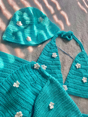 Blossoming crochet set